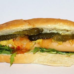 Hot dog con cebolla