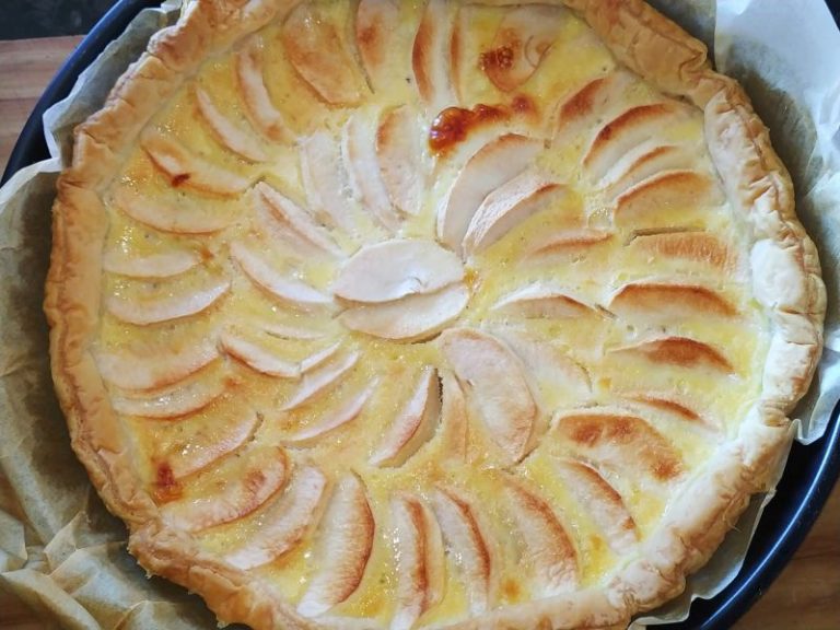 Tarta de manzana con hojaldre casera