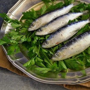 Receta fácil, barata y rica de Sardinas en olla de cocción lenta