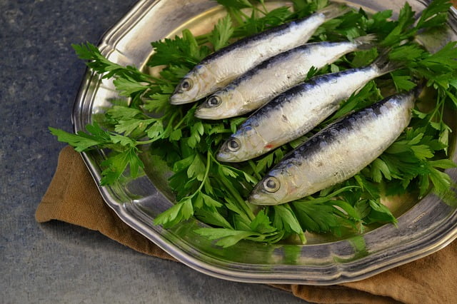 Receta fácil, barata y rica de Sardinas en olla de cocción lenta